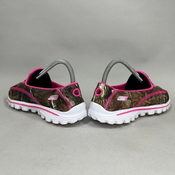 Skechers Girl's Size 5 Go Walk 2 - The Real Deal Slip On Camouflage Sheos - Picture 6 of 10